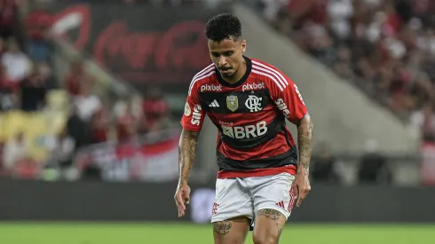 Allan, volante do Flamengo, faz parte dos planos de Tite para a sequência da temporada
