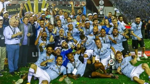 Jogadores do Grêmio comemorando o título da Libertadores de 2017, após bater o Lanús, da Argentina, na decisão. Foto: Lucas Uebel/Grêmio