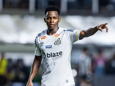 Criticado por parte da torcida, Cazares é 'bancado' no Santos