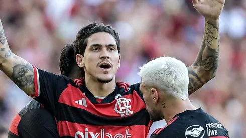  10/02/2024 – Pedro jogador do Flamengo comemora seu gol com jogadores do seu time durante partida contra o Volta Redonda no estadio Maracana pelo campeonato Carioca.
