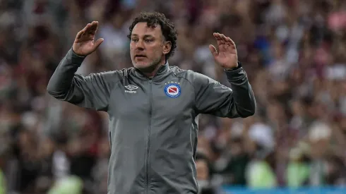 Gabriel Milito é o plano A do Atético Mineiro para substituir Felipão. O ex-zagueiro argentino se destacou nos últimos. Foto: Thiago Ribeiro/AGIF