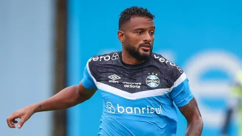 Reinaldo está afastado e DM faz projeções sobre lesão – FOTO: LUCAS UEBEL/GREMIO FBPA