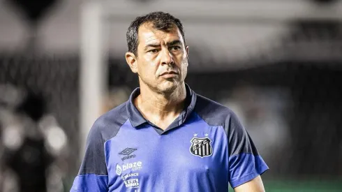 Carille em jogo do Campoenato Paulista na Vila Belmiro. Foto: Raul Baretta.