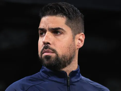 António Oliveira ‘barra’ meio-campista, que pode deixar o Corinthians