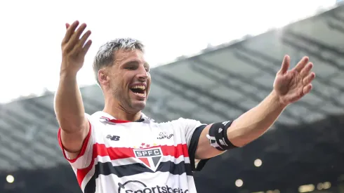 Calleri comemorando o título da Supercopa do Brasil diante do Palmeiras. Foto: Gilson Lobo/AGIF