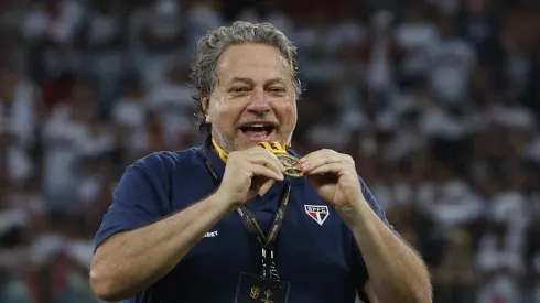 Casares durante comemoração do título da Supercopa do Brasil. Foto: Rubens Chiri / São Paulo FC