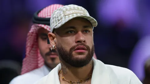 Neymar acompanhando jogo do Al-Hilal na Arábia Saudita. Foto: Yasser Bakhsh/Getty Images.