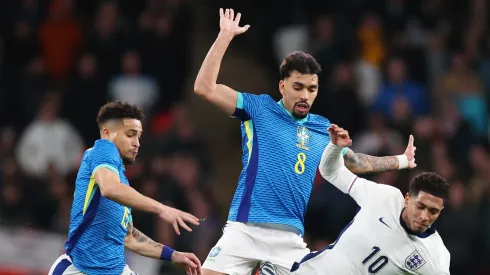 Crias do Ninho Lucas Paquetá e João Gomes ditam o ritmo da vitória da Seleção Brasileira. (Photo by Catherine Ivill/Getty Images)