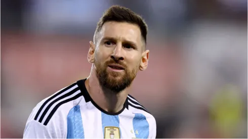 Lionel Messi em partida pela Seleção Argentina - Foto: Elsa/Getty Images