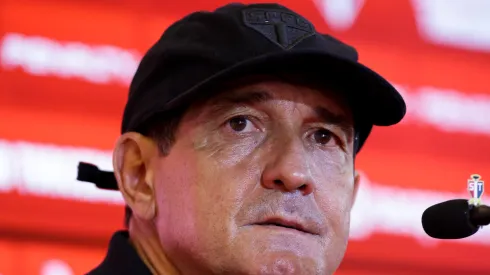 Muricy já está em tratativas com meia de 28 anos, mas viu Grêmio entrar na disputa