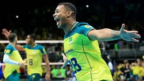 Darlan comemorando a vaga olímpica para a Seleção Brasileira de vôlei masculino. Foto: Buda Mendes/Getty Images
