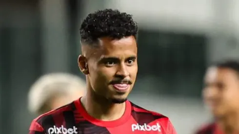 Allan recebe convite para jogar em outro clube e futuro é definido no Fla