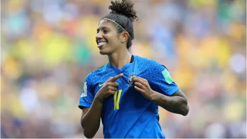 Crisitane, em partida pela Copa do Mundo Feminina, comemorando gol – Foto: Elsa/Getty Images
