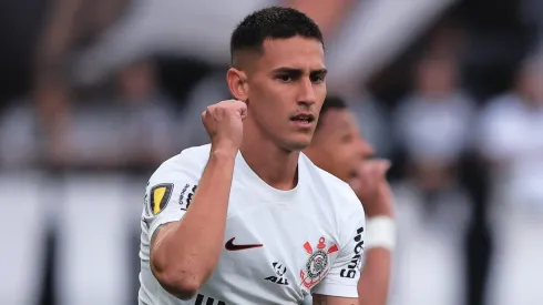 Rojas tem futuro indefinido após decidir sair do Corinthians.