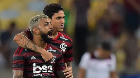 Pedro e Gabigol comemoram vitória sobre o Fluminense no Campeonato Carioca de 2020. Foto: Thiago Ribeiro/AGIF