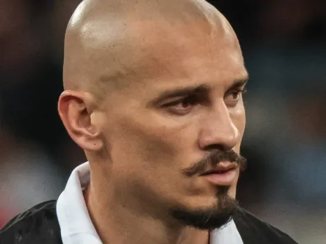 Maicon surpreende nos treinamentos do Vasco e pode pintar entre os titulares de Ramón Díaz