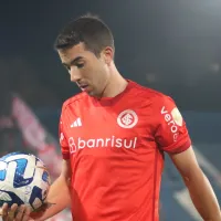 Carlos De Pena nega rescisão de contrato e diz que segue treinando no clube