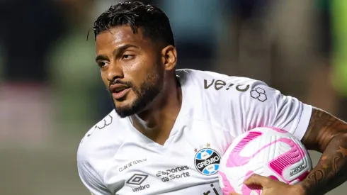 Reinaldo, lateral do Imortal. Depois de dúvidas, o departamento médico já sabe o que fazer com o atleta