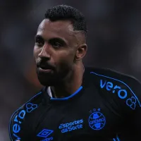 Jornalista afirma que Galdino negocia saída do Grêmio para atuar fora do Brasil; entenda
