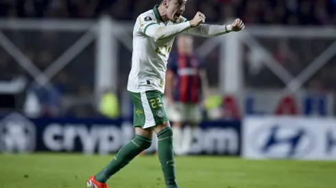 Piquerez comemora gol de falta contra o San Lorenzo no estádio Nuevo Gasometro. Foto: Marcelo Endelli/Getty Images)