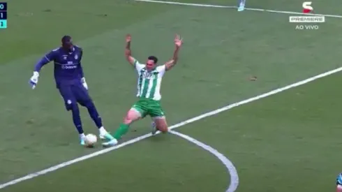 Juventude reclamou de pênalti de Caique em Gilberto