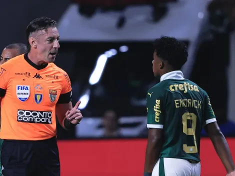 Câmera flagra Raphael Claus enquadrando Endrick na final do Paulista
