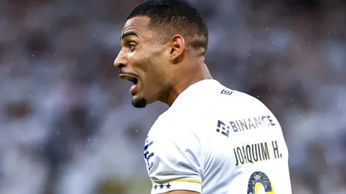 Joaquim comemorando seu gol na Neo Química Arena em partida entre Santos e Red Bull Bragantino, na semifinal do Campeonato Paulista, no dia 27/03/2024.