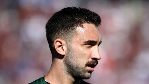 Léo Ortiz antes de partida pelo Bragantino. Zagueiro ainda não atuou pelo Mengão. Foto: Ernesto Ryan/Getty Images.