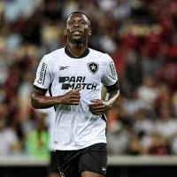 Torcida do Botafogo critica desempenho de Luiz Henrique na derrota para a LDU: \'não quer estar ali\'