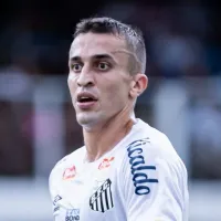 R$ 200mil/mês: Vasco faz consulta para a contratação de João Schmidt, do Santos