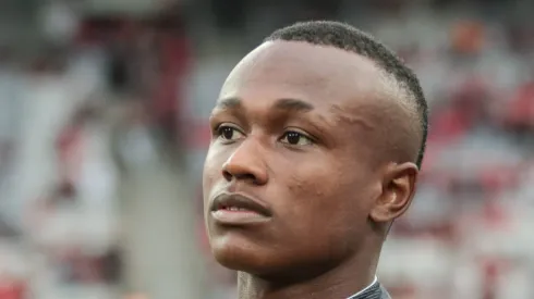 Nathan Fernandes antes da partida contra o Athletico-PR pelo Brasileirão 2023. Jogador pode ser envolvido em troca.