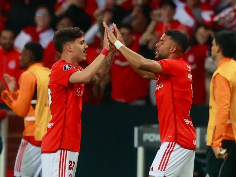 Apesar da vitória colorada, titulares de Coudet saíram de campo sob protestos