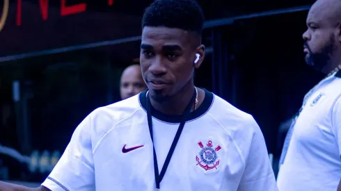 Félix Torres chegando ao Estádio Primeiro de Maio para partida entre São Bernardo e Corinthians, pelo Campeonato Paulista, no dia 27/01/2024.