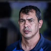 Carille pede e Santos encaminha renovação com João Schmidt por mais uma temporada
