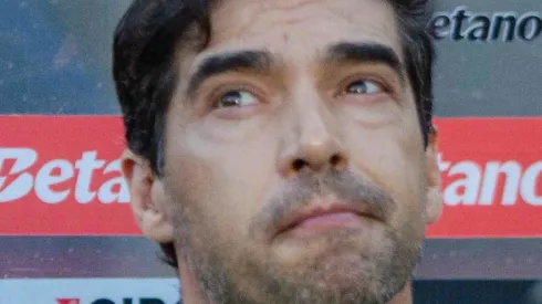 Abel Ferreira em partida entre Vitória x Palmeiras pela primeira rodada do Campeonato Brasileiro 2024.