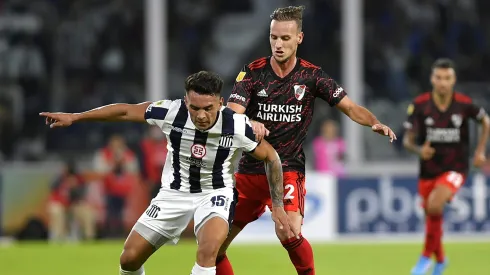 Tomás Pochettino (à direita) defendeu clubes da Argentina como River Plate e Boca Juniors e agora pode reforçar o Peixe