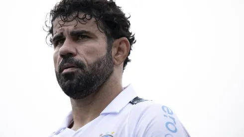 Diego Costa foi cortado para jogo contra o Athletico-PR por dores no joelho