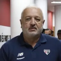 Belmonte desembarca no RJ e explica situação de Carpini no São Paulo: “Continua nosso técnico”