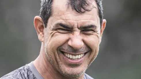 Carille durante treinamento no CT Rei Pelé. Foto: Raul Baretta/ Santos FC.