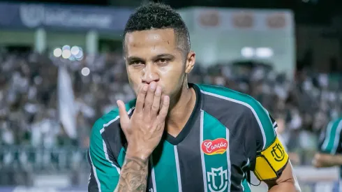 Meia de 33 anos foi revelado na base do Peixe