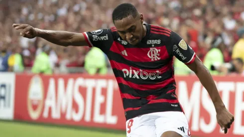Lorran, do Flamengo, treina na folga dos jogadores