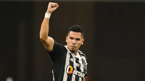 MG – BELO HORIZONTE – 20/04/2024 – BRASILEIRO A 2024, ATLETICO-MG X CRUZEIRO – Paulinho jogador do Atletico-MG comemora seu gol durante partida contra o Cruzeiro no estadio Arena MRV pelo campeonato Brasileiro A 2024. Foto: Gilson Lobo/AGIF