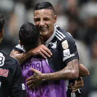 Galo goleia Raposa em noite de Hulk, Scarpa e Arana