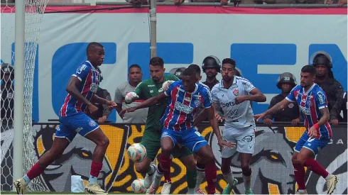 Foto: Walmir Cirne/AGIF - Partida entre Vitória e Bahia.
