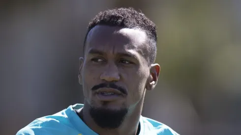 Edenílson foi contratado recentemente e já é um problema no Grêmio