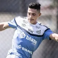 Rodrigo Ferreira, novo reforço do Santos, se coloca à disposição de Carille para atuar nas duas laterais