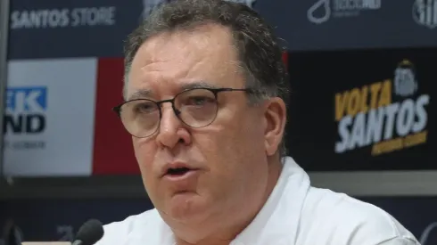 SP - SANTOS - 08/01/2024 - SANTOS, COLETIVA - O presidente Marcelo Teixeira fala aos jornalistas em coletiva de imprensa realizada na Vila Belmiro.
