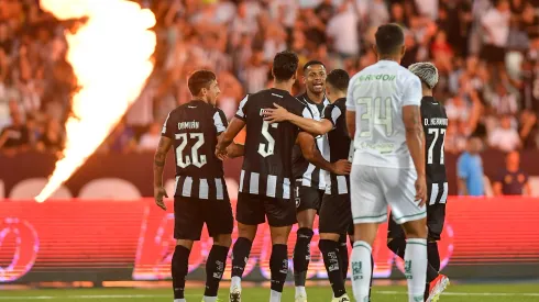 O Botafogo venceu o Juventude no estádio Nilton Santos, pelo Brasileirão 2024 (Foto: Thiago Ribeiro/AGIF)