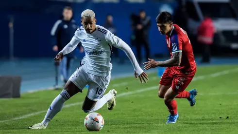 Zé Ivaldo em lance de La Calera x Cruzeiro (Foto: Gustavo Aleixo/Cruzeiro)