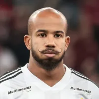 Patrick é apresentado no Santos e revela proximidade com a nova equipe: \'tenho um carinho\'